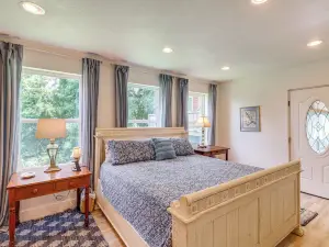 Views on 12 Acres: Ozark Mountain Cabin!