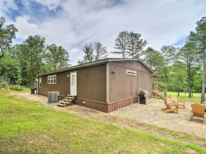 Updated Tuskahoma Cabin w/ Fire Pit & Deck!
