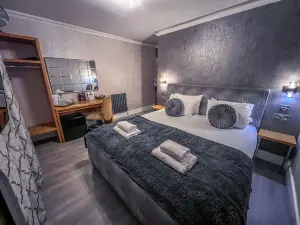 Quayside Hotel & Bar