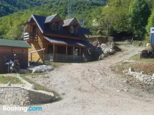 Thethi Paradise Hotel & Restaurant