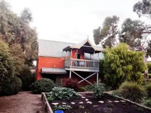 Native Garden Retreat