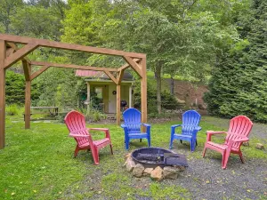 Riverfront Home w/ Fire Pit + Deck in Lansing