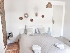 ROOMS HOME CSM Suite privée avec terrasse et Suite privée 2 chambres jusqu'à 3 chambres et 1 à 8 personnes