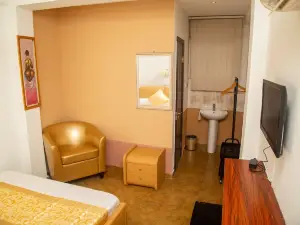 Gold Plaza Hotel