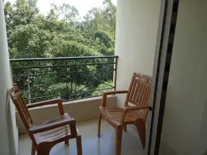 Hill Crown Hotel & Resort