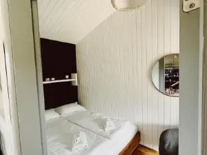 Upes Māja