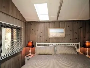 Cozy, Comfortable Beach Home, Steps from the Beach!