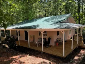 Perfectly Pink & Cozy 2-bedroom cabin in charming Waverly Hall