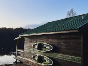 Sportsman Cabin with Hot Tub on 80 Acre Lake! - Near Shawnee Forest