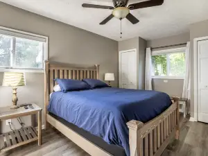 Lakeside Cottage w/ Spacious Multi-level Deck and Outdoor Living Space