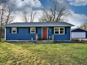 Cozy Home Near 231 with Open Living & Full Kitchen