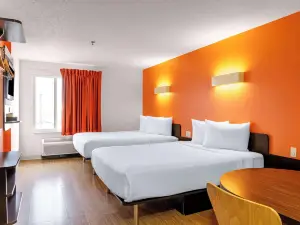 Motel 6 Swift Current, SK