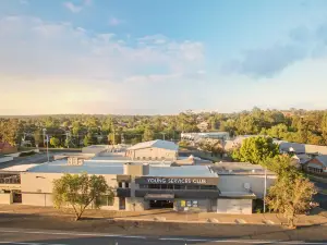 Young Federation Motor Inn and Services Club