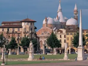 르 캄프 스위트 & 스파