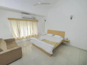 3BHK with Pool - Dream Habitat by Universe Villas