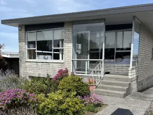 Hidden Gem on the hill - Beautiful modern unit suitable for families.