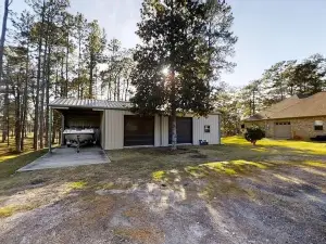 Lake Sam Rayburn minutes from Boat Launch.