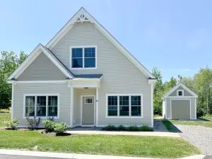 Designers Dream Home with Pool!