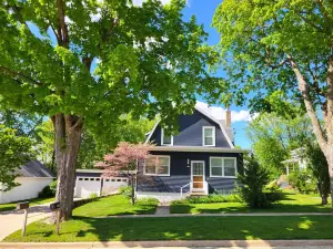 3-Bedroom House Steps From Town and Waterfront!