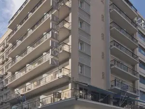 트리톤 호텔 피라에우스