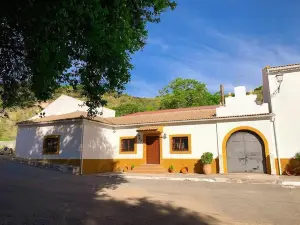 House with 3 Bedrooms in Huelma, with Wonderful Mountain View, Terrace and Wifi Near the Slopes