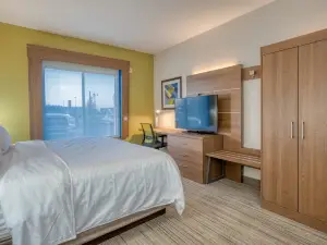 Holiday Inn Express & Suites Greenville by IHG