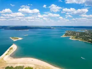 Lakeshore Retreat