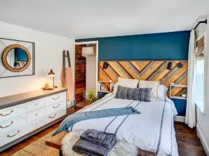 Chic Troy Home Near Downtown, 9 Mi to Albany!