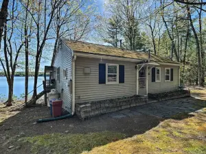 Quaint Cottage with Dock on Annabessacook Lake!