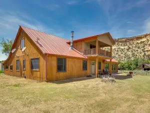 Spacious Colorado Abode w/ Balcony & Pool Table!