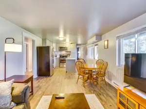 Modern Lower-Level Apt ~ 4 Mi to UW Bothell!
