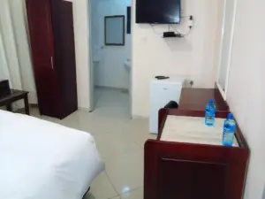 Kandjo's Bed and Breakfast