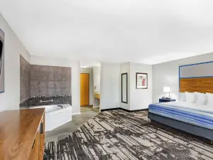 AmericInn by Wyndham Pella