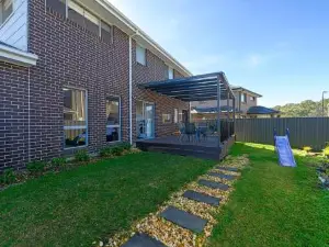 6Br near Schofield Rousehill Centre