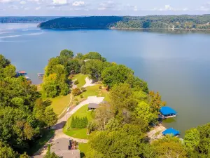 Lake front with private dock & boat ramp