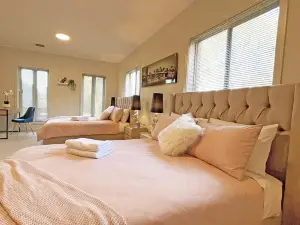 Spacious 7BRM 5-Bathroom Rental House