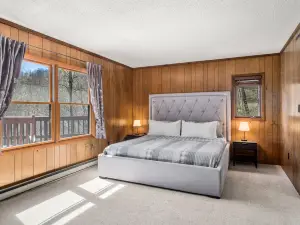 Private Decks and Scenic Views - Stunning Mountain Hideaway
