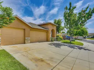 Peaceful Fresno Home, Near Popular Wineries!