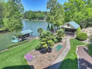 Jake's Lake House by Avantstay Lake Gazebo