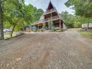 Lake Eufaula Cabin w/ Hot Tub & Large Deck