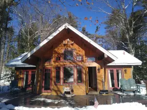 Beautiful Adirondack Cabin with Sauna on Lake Monomonac