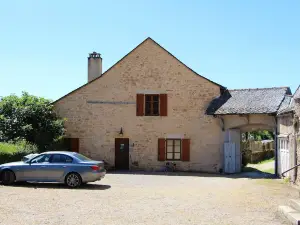 Apartment with 4 Bedrooms in Espalion, with Wonderful Mountain View, Furnished Garden and Wifi