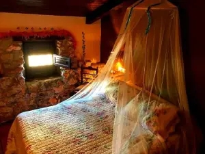 Room in Lodge - Romantic Getaway to Cuenca at la Quinta de Malu