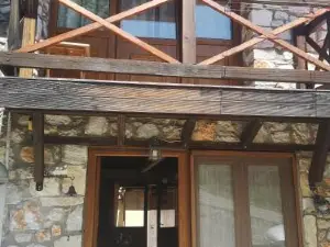 Traditional Stone Cottage in Palio Elatohori
