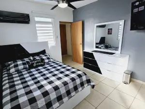 Cozy and Modern Apartment Black & White with Jacuzzi on Terrace