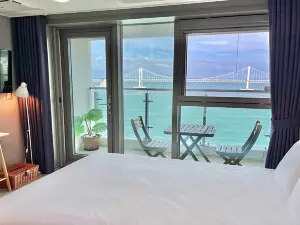 더퍼스트효이스테이