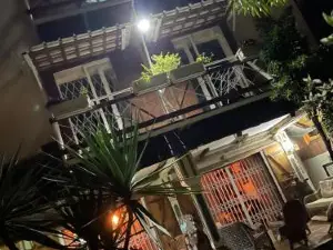 Chez Henri