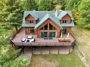 Majestic Moose Lodge Home