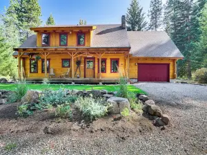 CLE Elum Mountain Cabin w/ Hot Tub & Trails!