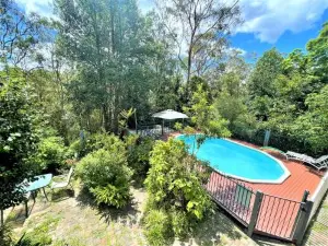 Luxury Mountain Retreat with Gym, Heated Private Pool & Bush Views